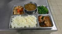 107.1.8午餐  白米飯、三杯雞、蘿蔔佃煮、炒空心菜、綠豆湯