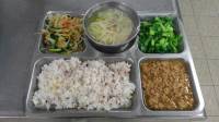 107.1.12午餐  十穀米飯、滷肉燥、韭菜銀芽、炒油菜、當歸鴨麵線湯