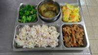 107.2.23午餐  十穀米飯、沙茶肉片、芹香高麗、炒刈菜、味增海芽湯