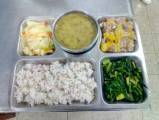 107.4.27午餐 十榖米飯、粉蒸肉、蒟蒻高麗、炒A菜、綠豆湯