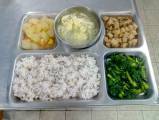 107.5.25午餐 十榖米飯、脆瓜肉燥、彩繪冬瓜、炒山茼蒿、豆薯蛋花湯