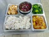 108.2.22 午餐 十穀飯、義式燉雞、麻婆豆腐、炒菠菜、紅豆脆圓湯