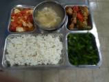 108.5.6午餐  白飯、蠔油雞丁、番茄豆腐、炒空心菜、花枝羮湯