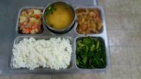 108.9.26午餐  白飯、沙茶肉絲、鐵板洋芋、炒福山萵苣、味噌豆腐湯