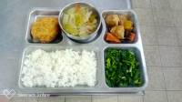 109.1.6午餐  白飯、炸魚片、紅燒油豆腐、炒菠菜、雙菇白菜湯
