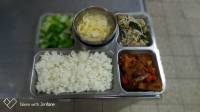 109.4.6午餐  白飯、日式照燒雞、韭菜銀芽、炒小白菜、豆腐蛋花湯