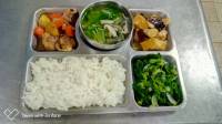 109.11.5午餐  白飯、蘿蔔燒雞、滷油腐、炒蚵白菜、白菜鮮菇湯