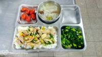 109.12.9午餐  翡翠炒飯、炒油菜、金菇白菜湯、小蕃茄