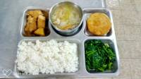 110.1.4午餐  白飯、炸魚片、紅燒油豆腐、炒菠菜、雙菇白菜湯