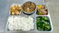 110.3.22午餐  白飯、花菜炒雞丁、豆腐煲、炒蚵白菜、沙茶素羮湯