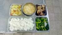 1101018白飯,木耳杏鮑菇雞,銀蛋高麗,炒油菜,味噌豆腐蛋花湯,調味料