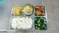1101020白飯,宮保雞丁,肉醬燒冬瓜,炒有機黑葉白菜,大滷湯,調味料