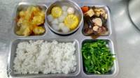 1101230白飯,香菇燒雞(暖西),洋蔥炒蛋(暖西),炒空心菜,關東煮(暖西),調味料