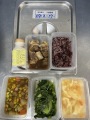1130217   紫米飯,冰糖豬腳,醬八寶,炒有機小刈菜,番茄蛋花湯,豆漿,調味料