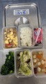 1130308 白飯,雞肉親子丼,香菇高麗菜,炒芥藍菜,養生藥膳湯,蘋果葡萄綜合果汁,調味料