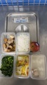 1130520 白飯,瓜仔雞,香菇白菜,炒芥藍菜,蘿蔔排骨湯,蘋果,調味料