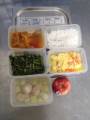 1130624  白飯,南瓜燉肉,洋蔥炒蛋,炒空心菜,青木瓜丸片湯,蘋果,調味料