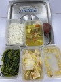 1130906白飯,咖哩雞丁,蔬菜凍腐,炒有機空心菜,銀蘿玉米湯,百香果,調味料