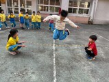 101 playing with the rubber band rope (2)