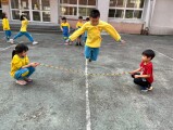 101 playing with the rubber band rope (5)
