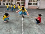 101 playing with the rubber band rope (6)