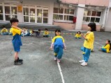 101 playing with the rubber band rope (16)