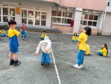 101 playing with the rubber band rope (19)