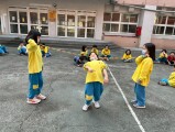101 playing with the rubber band rope (24)