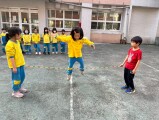 101 playing with the rubber band rope (30)