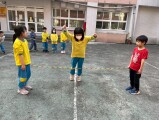 101 playing with the rubber band rope (32)