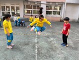 101 playing with the rubber band rope (33)