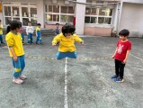 101 playing with the rubber band rope (35)