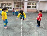 101 playing with the rubber band rope (36)