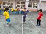 101 playing with the rubber band rope (37)