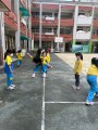 102 playing with the rubber band rope (3)