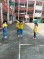 102 playing with the rubber band rope (4)