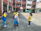102 playing with the rubber band rope (10)