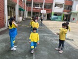 102 playing with the rubber band rope (12)