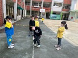 102 playing with the rubber band rope (18)
