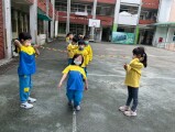 102 playing with the rubber band rope (24)