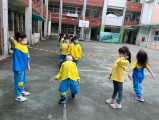 102 playing with the rubber band rope (25)