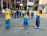 102 playing with the rubber band rope (30)