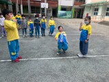 102 playing with the rubber band rope (33)