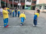 102 playing with the rubber band rope (34)