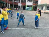 102 playing with the rubber band rope (36)