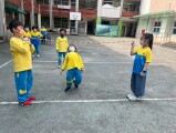 102 playing with the rubber band rope (43)