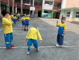102 playing with the rubber band rope (44)