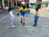 102 playing with the rubber band rope (47)