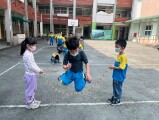 102 playing with the rubber band rope (52)