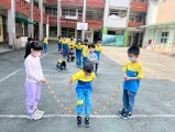 102 playing with the rubber band rope (54)
